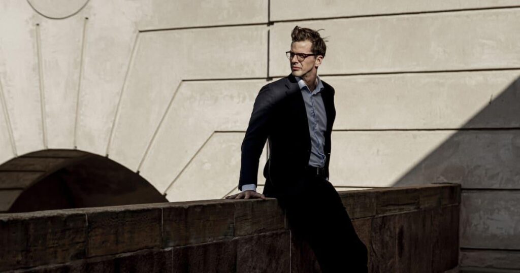 When rules apply to everyone else: That time Alex Vanoplasgh cheated on 72,000 tax kroner