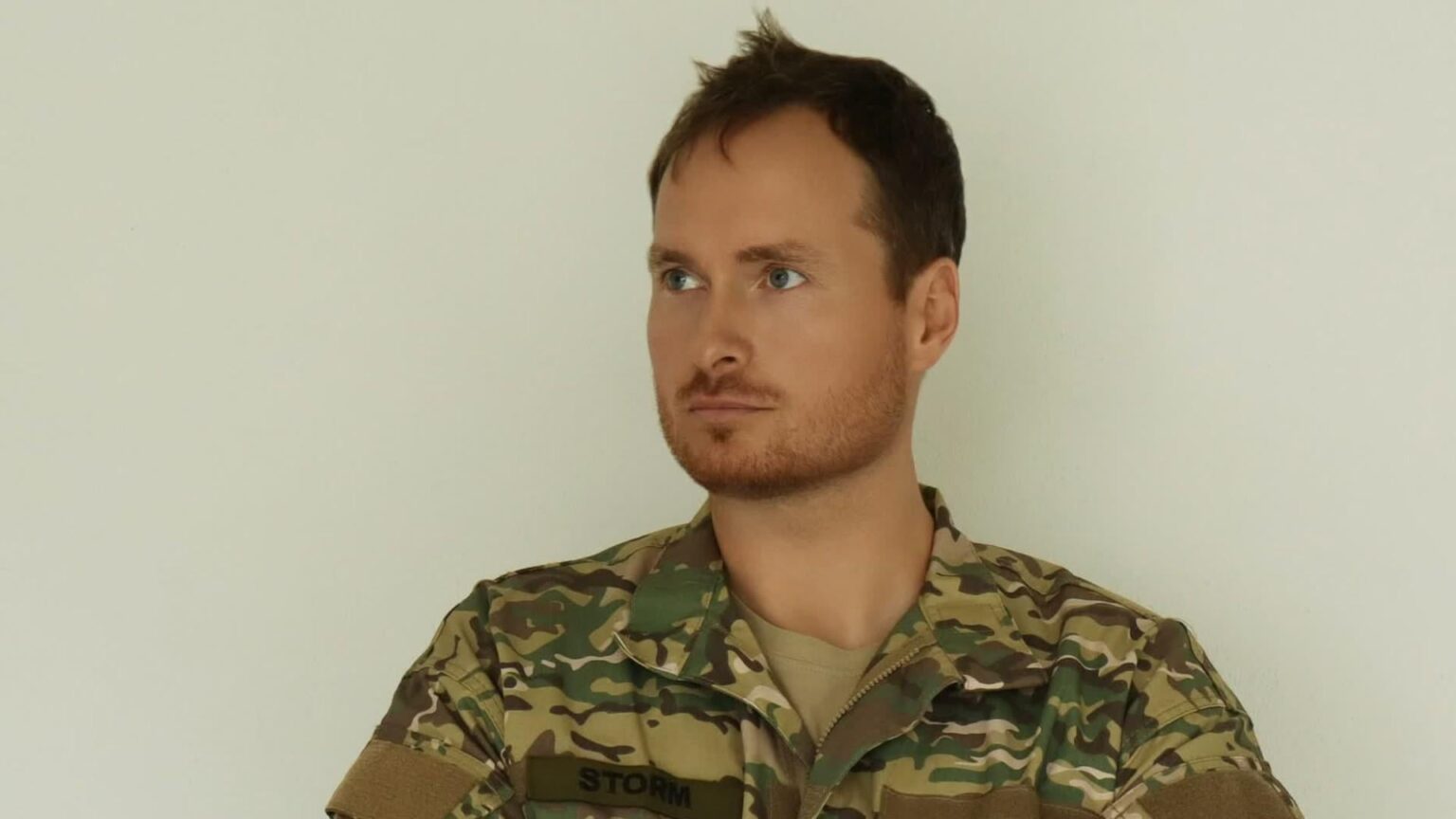 Election poster in 'uniform jacket' is 'bad style', says former sergeant