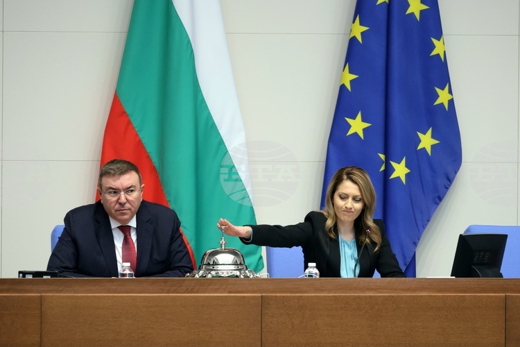 Parliamentary Forces Say Bulgaria Should Be Proud of Saving Its Jews 83 Years Ago, Clash over Deportations from Outlying Areas