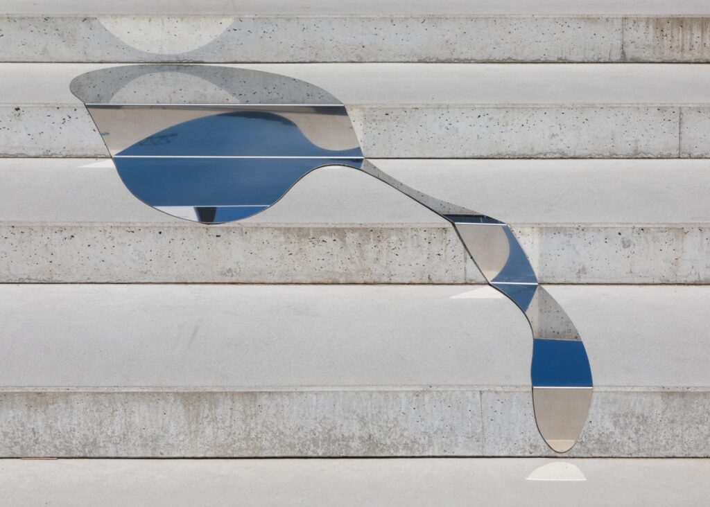 Beatričė Mockevičiūtė, “Seabird”, 2019, (Stainless steel), Floating Art Exhibition “Cry Me A River” curated by Mette Woller, Vejle. Photo: David Stjernholm. Courtesy of the artist