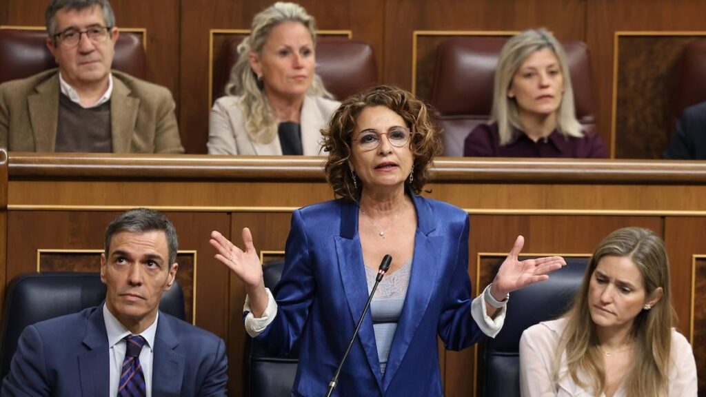 The Spanish Government will lower the VAT on petrol, diesel, electricity and gas to 10%.