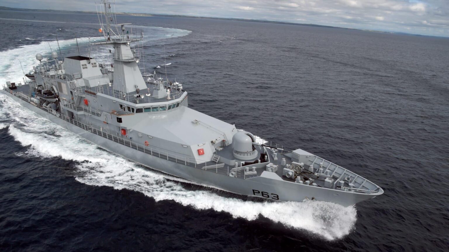 Britain and Ireland sign new defence agreement