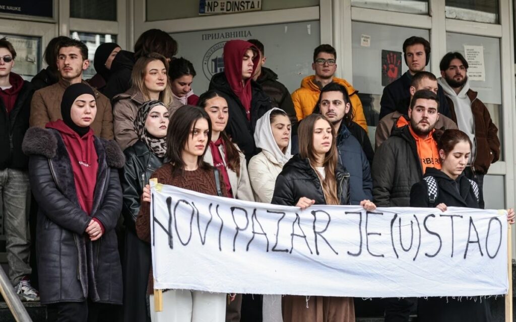 “THEY BROKE INTO THEIR HOUSE, SEIZED PHONES AND LAPTOPS”: Students from Novi Pazar reveal new details of their colleagues’ arrest!