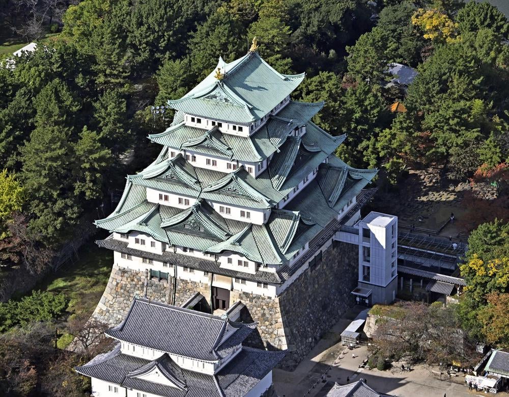 Nagoya Castle's entrance fee will be raised to 1,000 yen from 500 yen. First time in 32 years, starting in October. Admission fees at Higashiyama Zoo and Botanical Gardens will also be raised from 500 yen to 800 yen
