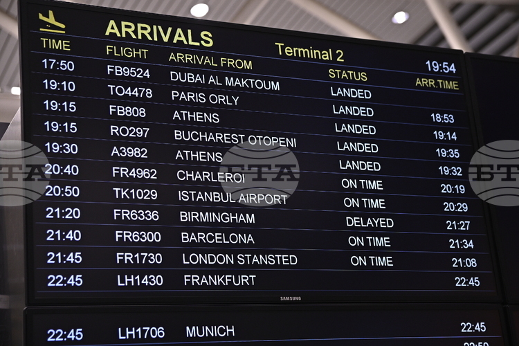 Two Bulgaria Air Flights Bring 290 Bulgarians Back to Sofia from Oman and Dubai