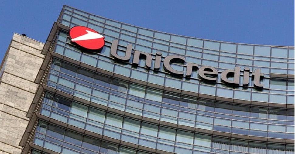 Unicredit launches offer on Commerzbank to exceed 30%. Berlin: unacceptable hostile takeover
