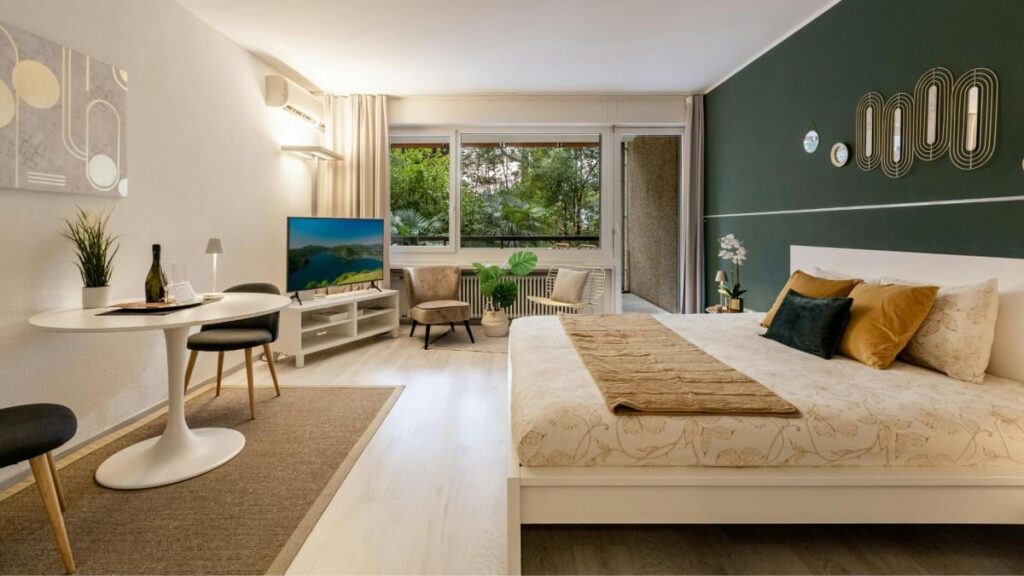 Soňa does not understand why young people whine about unaffordable housing. Soňa does not understand why young people whine about unaffordable housing.