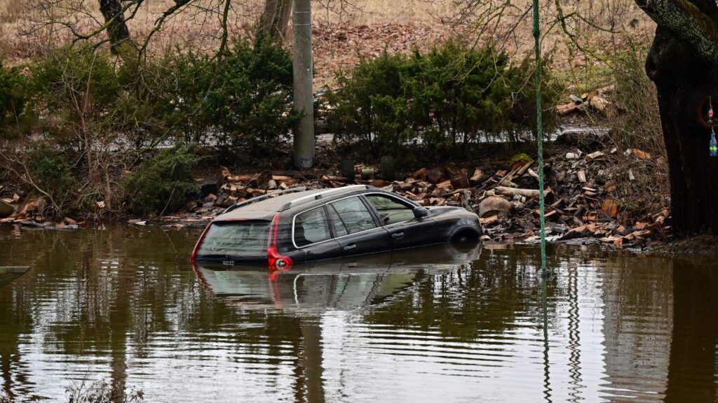 Melting snow and rising temperatures put Poland on flood alert