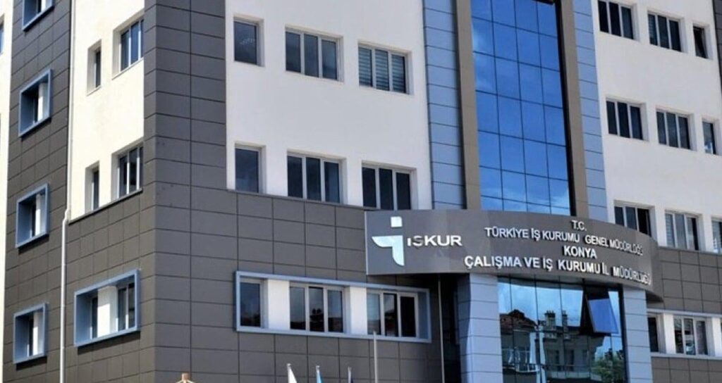 İşkur mistakenly deposits an extra 5,079 TL into a citizen's account. He is filing two enforcement actions to get this money back. The citizen who wants to pay back objects to two attorney fees. 2 years and 3 months in prison