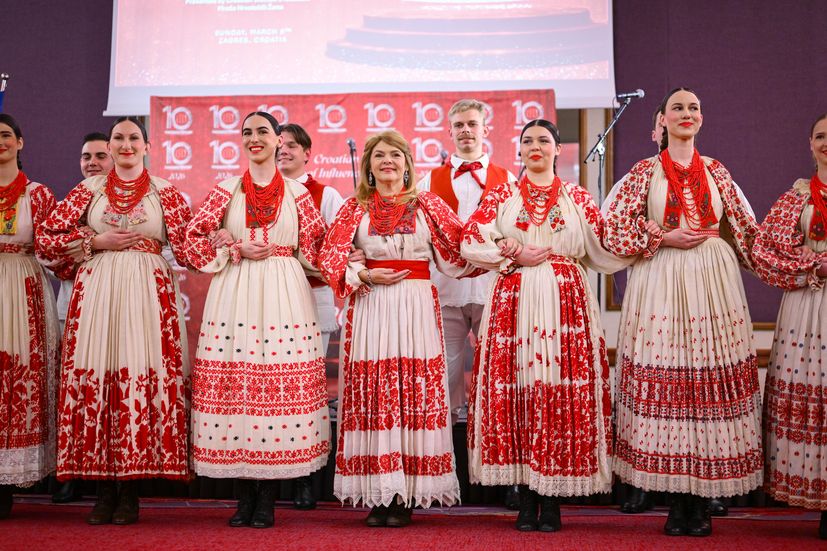 Folklore ansambl Zagreb Markovac 