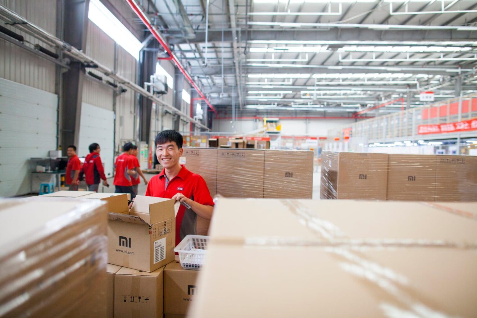 The "Chinese Amazon" Joybuy has arrived in Europe: It sells everything from chewing gum to iPhones, with free same-day delivery