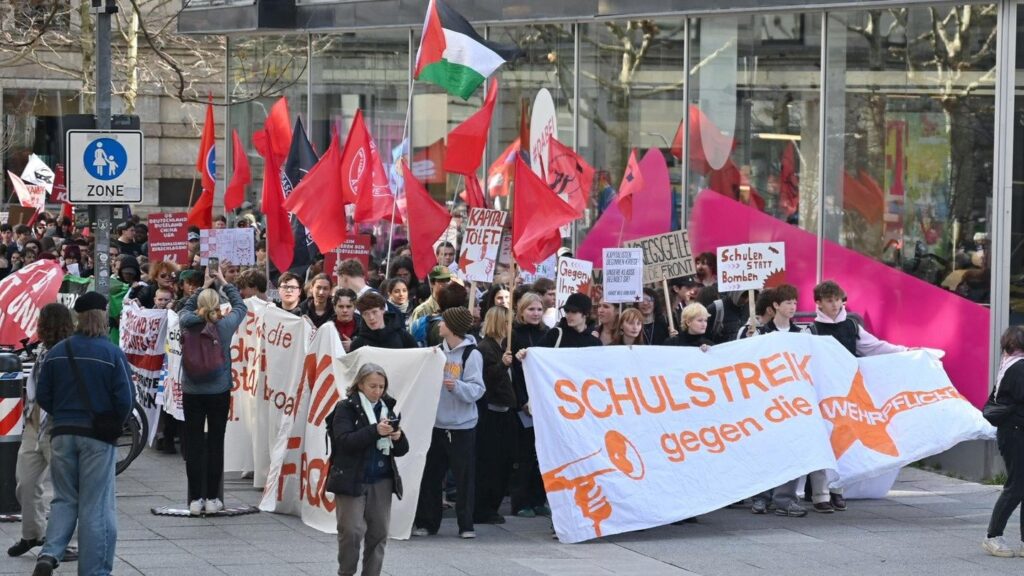 Stuttgart students received mail from the public order office after the first "school strike against conscription" - a warning of 20 euros