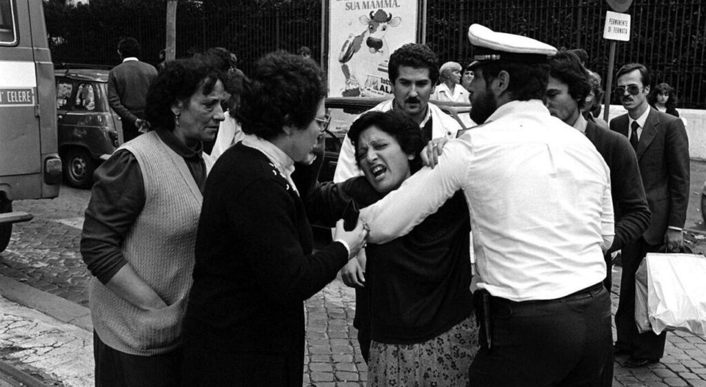 Attack on the synagogue in Rome in 1982 which killed a 2 year old child: 5 other members of the Palestinian command identified after 43 years, they would be the same as those involved in the massacre of the Jewish restaurant in Paris also in 1982