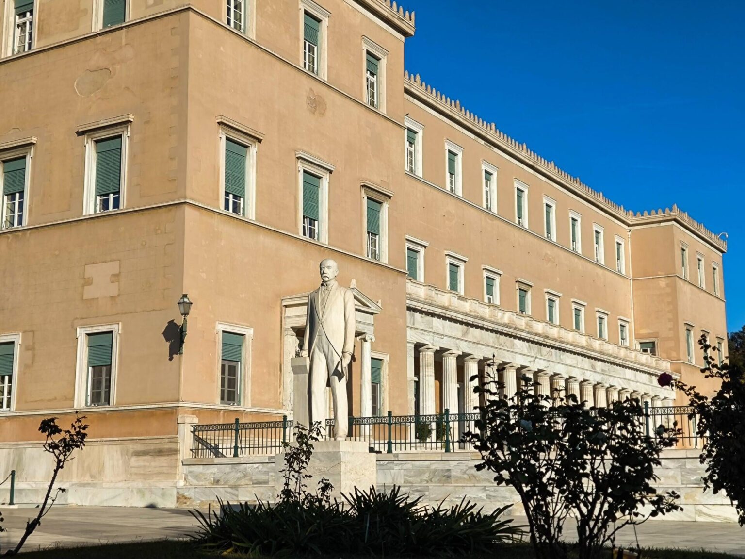 Democracy in freefall: Greece's retreat to 52nd place among 179 countries in the 2025 Liberal Democracy Index