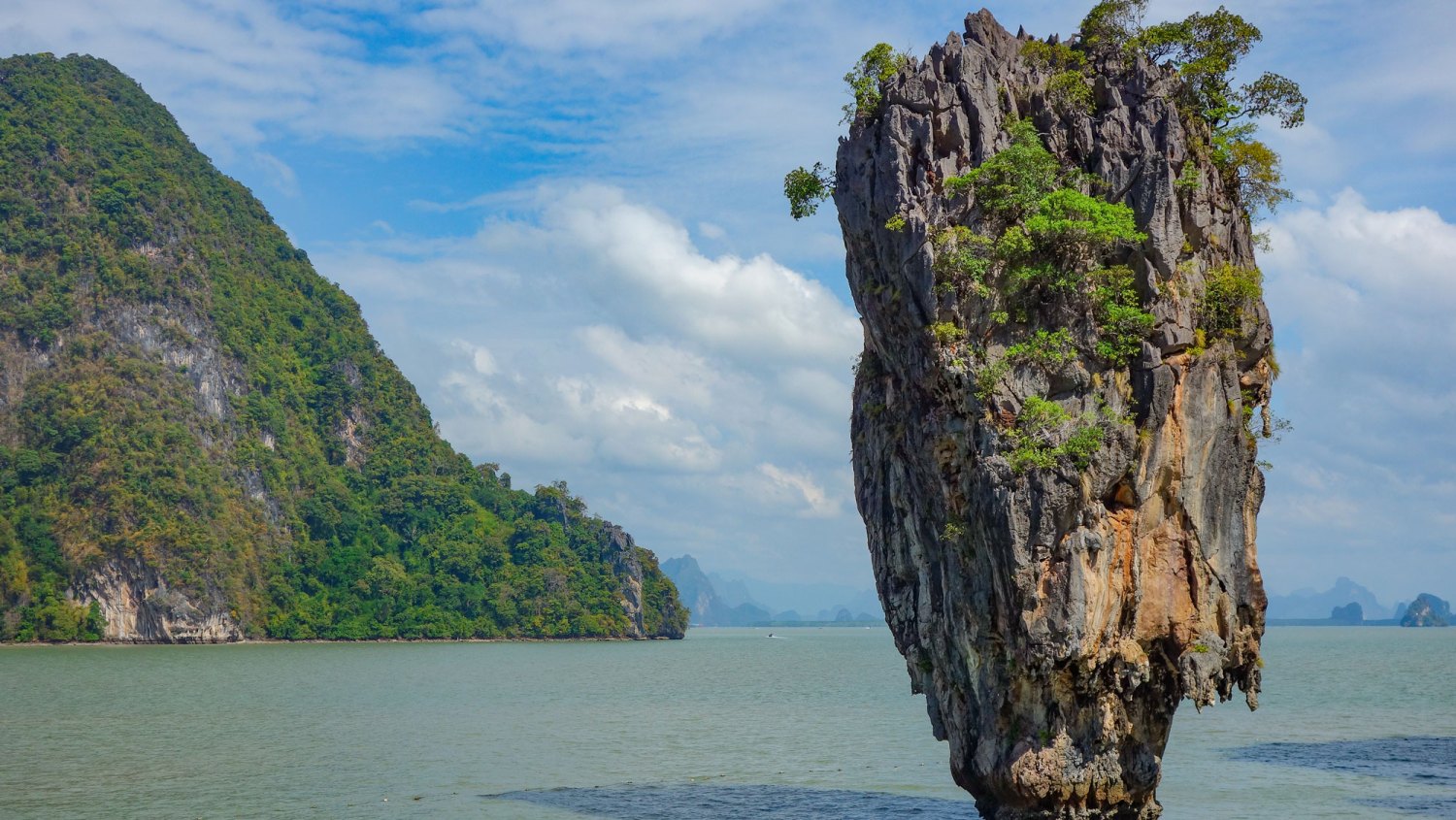 The Man with the Golden Gun Location Thailand 17 December 2019, Thailand, Khao Phing Kan: The famous rock, on James Bond Island, in the Ao Phang Nga National Park in southern Thailand. Photo: Damian Gollnisch/dpa-Zentralbild/ZB