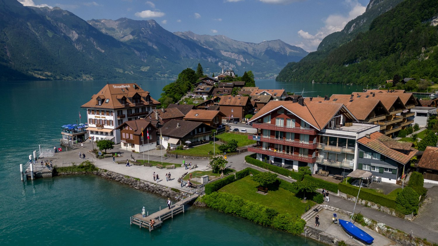 Crash Landing on You Filming Location-A picture taken on June 2, 2023 shows the village of Iseltwald at the shore of Lake Brienz, in the Swiss Alps. Ever since a hugely popular South Korean series on Netflix featured a romantic scene in this very spot, the picturesque lakeside village of Iseltwald, with a population of around 400 people, has found itself overrun by tourists. They are fans of Crash Landing on You, which tells the surreal and unlikely story of a South Korean billionaire heiress who accidentally paraglides into the peninsula's demilitarised zone, crashing into a chivalrous army officer serving North Korean leader Kim Jong Un. (Photo by Fabrice COFFRINI / AFP) (Photo by FABRICE COFFRINI/AFP via Getty Images)