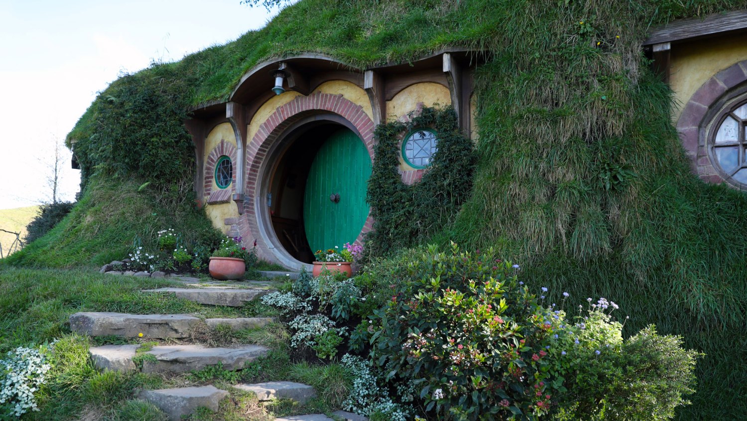 The Lord of the Rings-Hobbiton Stock - Matamata Bag End in Hobbiton Movie Set, Hinuera, Matamata, New Zealand.