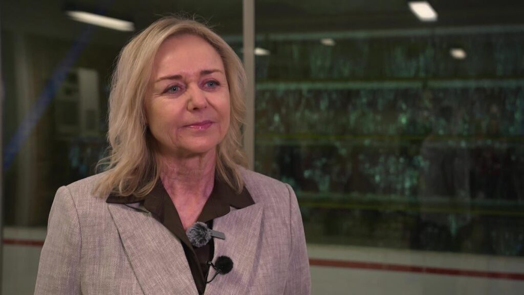 Conservatives go with a red block on drinking water and support a national spray ban