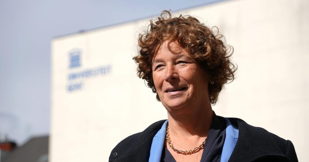 Pressure is increasing on Ghent University to kick out controversial ‘racial realist’, rector De Sutter: ‘Statements also worry me’ Pressure is increasing on Ghent University to kick out controversial 'racial realist', rector De Sutter: 'Statements also worry me'