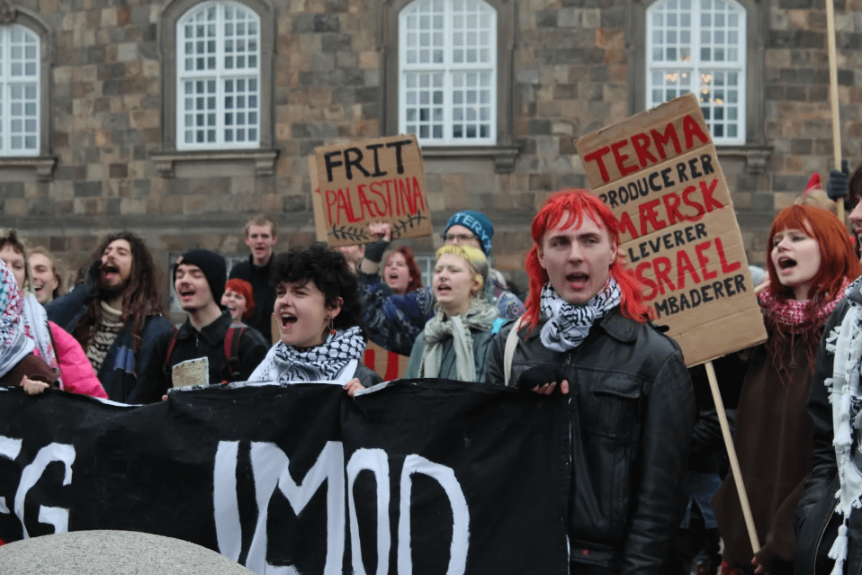 Students on strike: Demand arms embargo against Israel