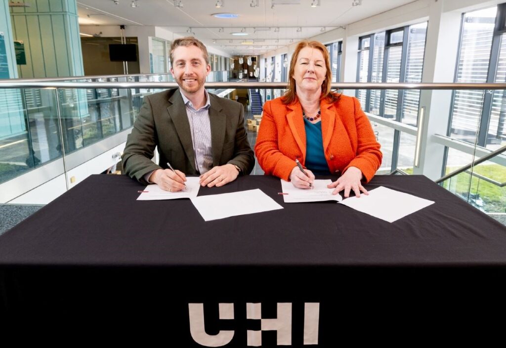 UHI makes significant contacts with Canadian and Icelandic institutions by partnering with Durham College and hosting talks with the University of Akureyri UHI makes significant contacts with Canadian and Icelandic institutions by partnering with Durham College and hosting talks with the University of Akureyri