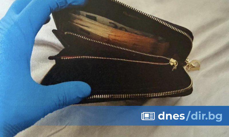 The mayor of a trading village who distributed money in exchange for votes was arrested