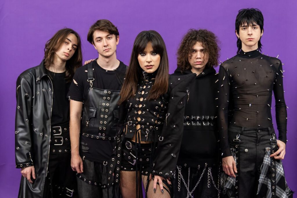 Alexandra Căpitănescu will represent Romania on its Eurovision return Alexandra Căpitănescu will represent Romania on its Eurovision return