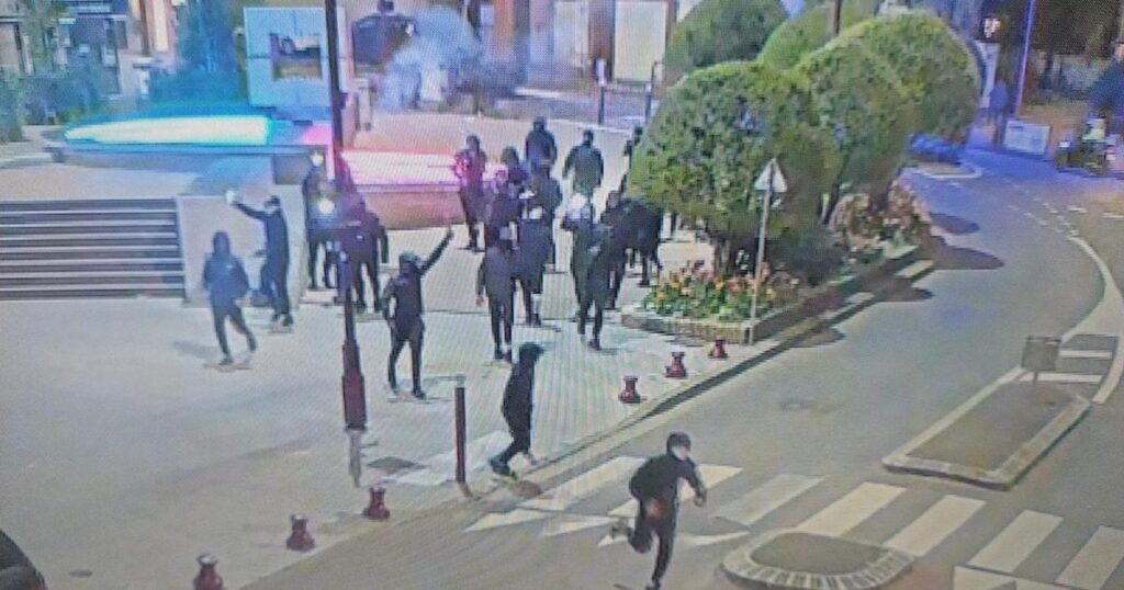 Fresnes town hall ransacked by around twenty hooded individuals, Laurent Nunez denounces an “attack on our Republic”