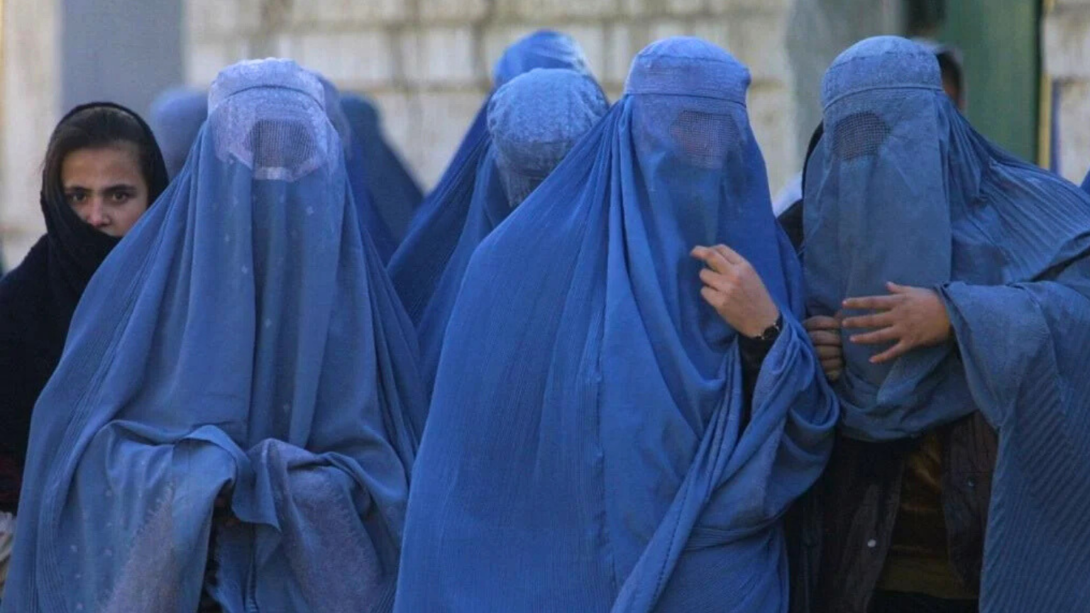 Greece considers burqa ban in schools and public spaces – The Greek Herald