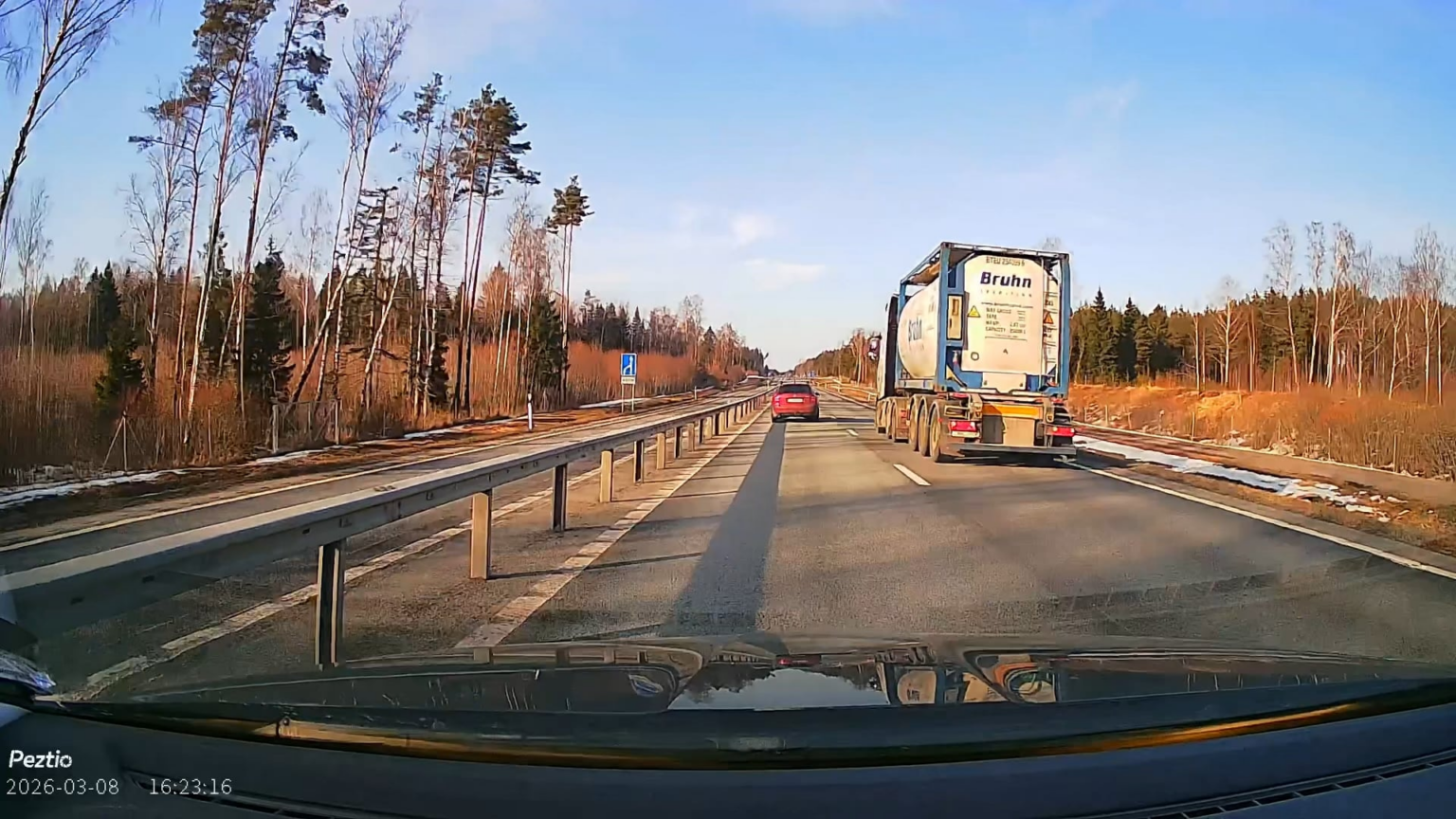 Greetings to the BMW driver. I hope you got home safely! Greetings to the BMW driver. I hope you got home safely!