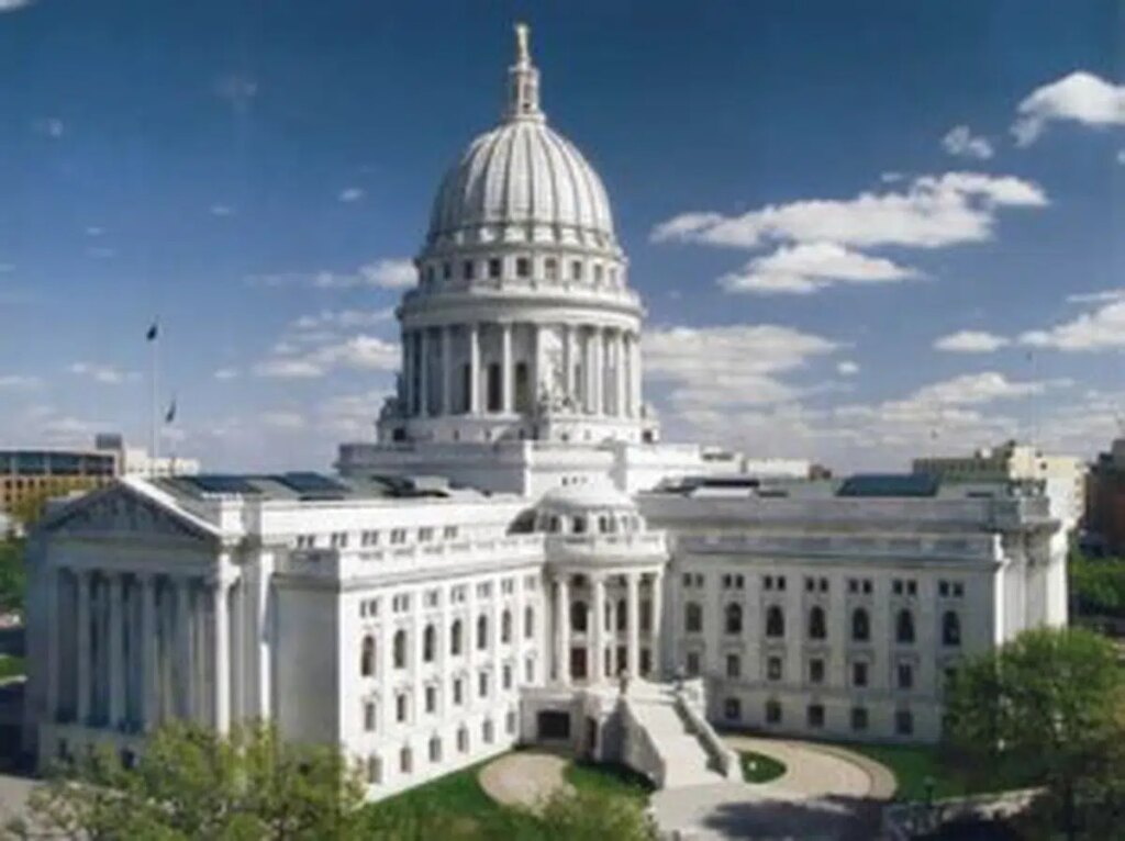 Wisconsin lawmakers crack down on cryptocurrency scams | WTAQ News Talk | 97.5 FM · 1360 AM