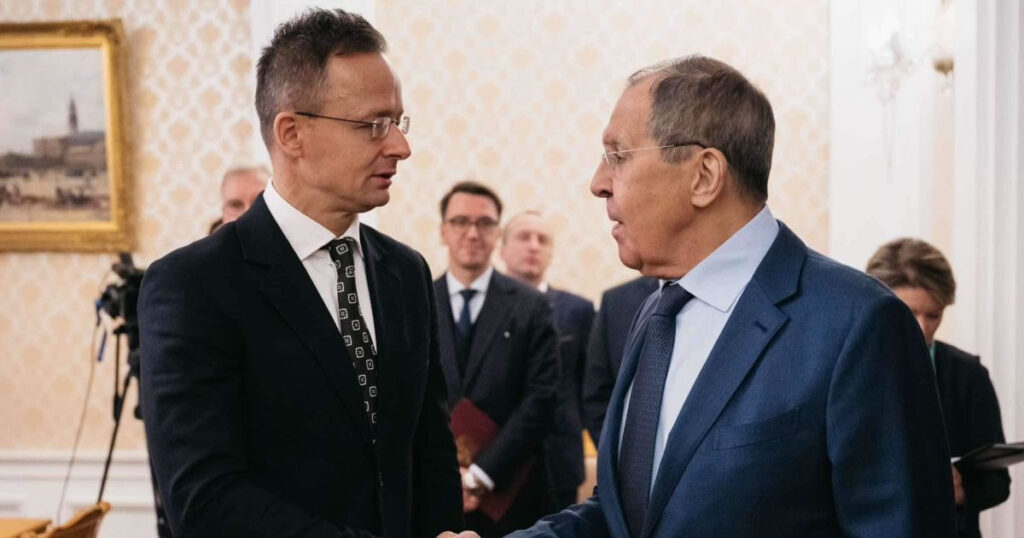 Hungarian Foreign Minister Shares “Operational Reports” from EU Meetings with Russia