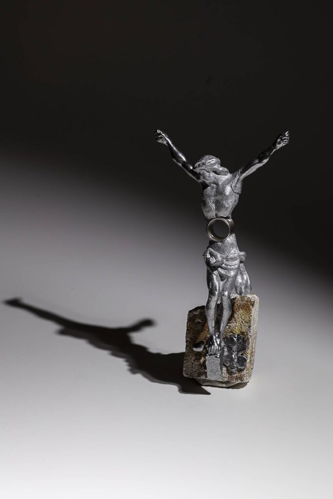 Neringa Poškutė-Jukumienė, Piece of jewellery/ring. ”The Pope’s Ring”, 2025, silver, aluminium, steel. Exhibit in International art fair “ArtVilnius’25” and exhibition “POV”, Klaipėda culture communication center, Klaipėda. Photo: Gintautas Beržinskas. Courtesy of the artist