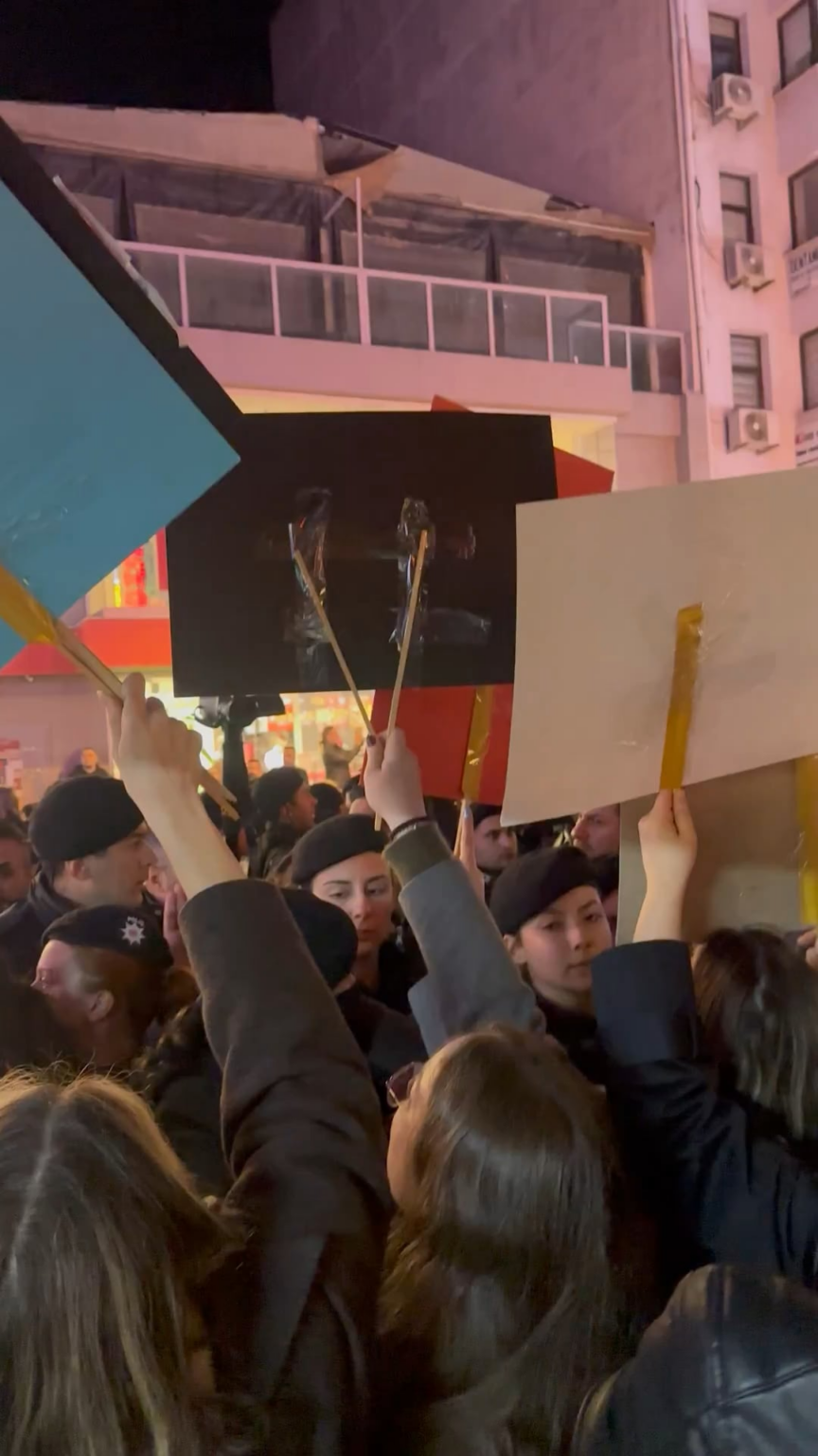 Independence Women's Movement did not allow jin jiyanists and were blockaded by the police