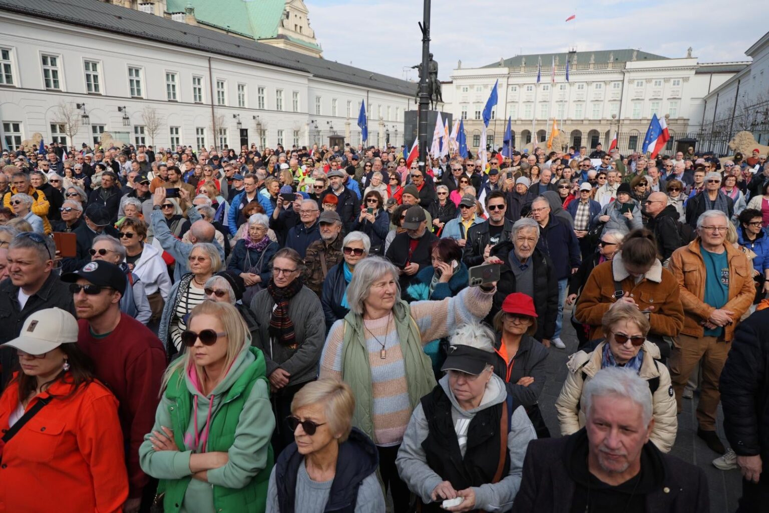 Rally held in Warsaw over president's veto of EU defence loan law