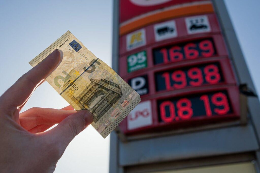 We didn’t have to wait long: the price of diesel in Lithuania is already at the 2 euro per liter mark We didn't have to wait long: the price of diesel in Lithuania is already at the 2 euro per liter mark
