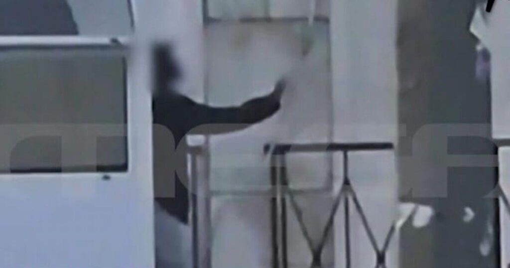 The moment when the 48-year-old Sudanese threatens the police that he will blow up the GADA building with the grenades he had with him: Since 2008, he has repeatedly engaged the police, as he is flagged for drug cases, as well as violations of the arms legislation The moment when the 48-year-old Sudanese threatens the police that he will blow up the GADA building with the grenades he had with him: Since 2008, he has repeatedly engaged the police, as he is flagged for drug cases, as well as violations of the arms legislation