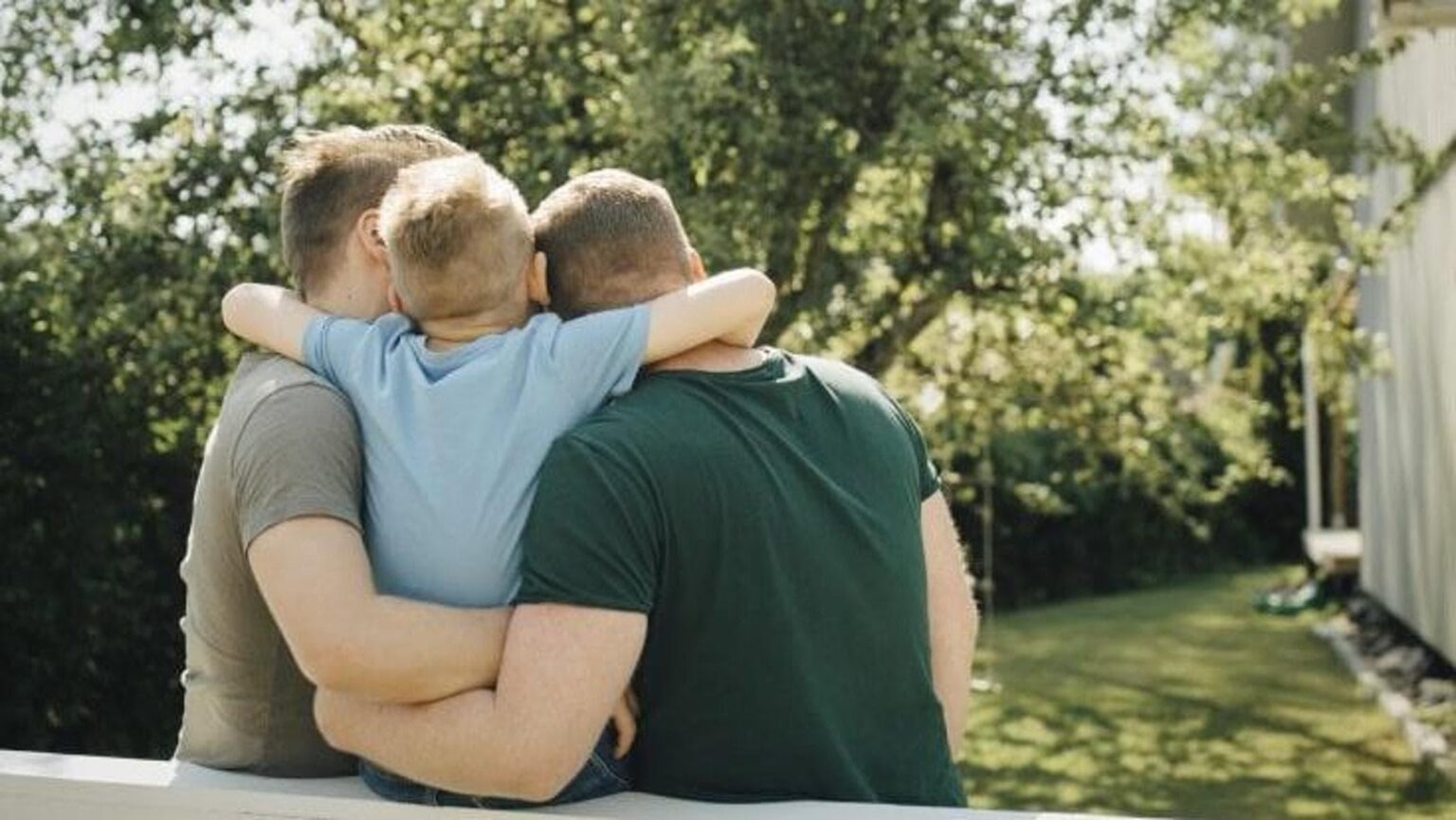 Adoption, the juvenile court opens up to civilly united gay couples: "Forbidding it is discriminatory"