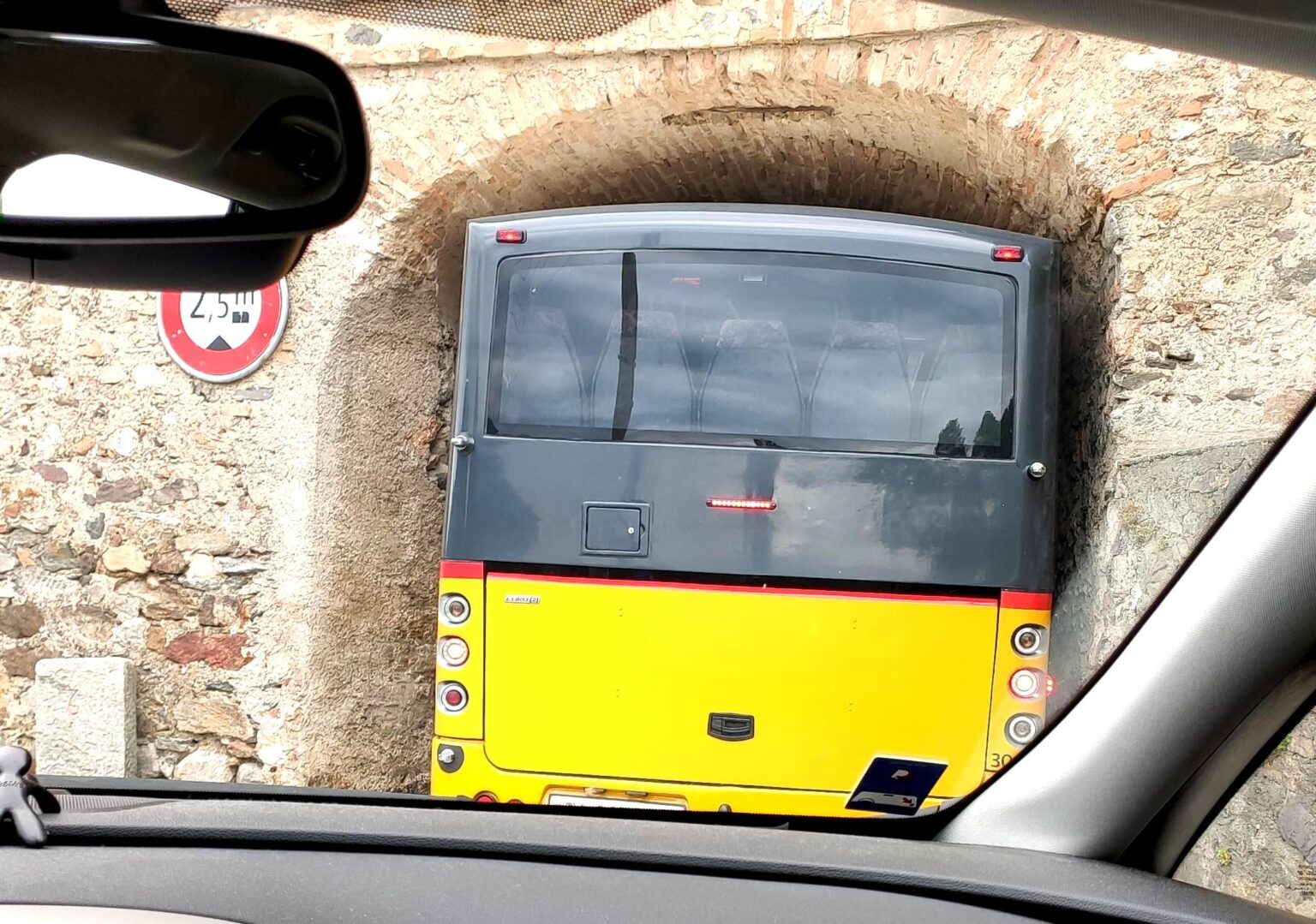 The skill of Swiss (especially Ticinesi) Postauto drivers is impressive