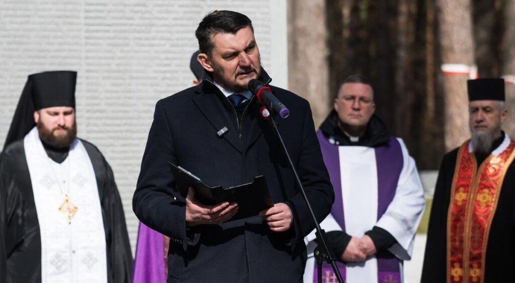 Poles, Ukrainians honor Katyn victims at Bykivnia cemetery near Kyiv