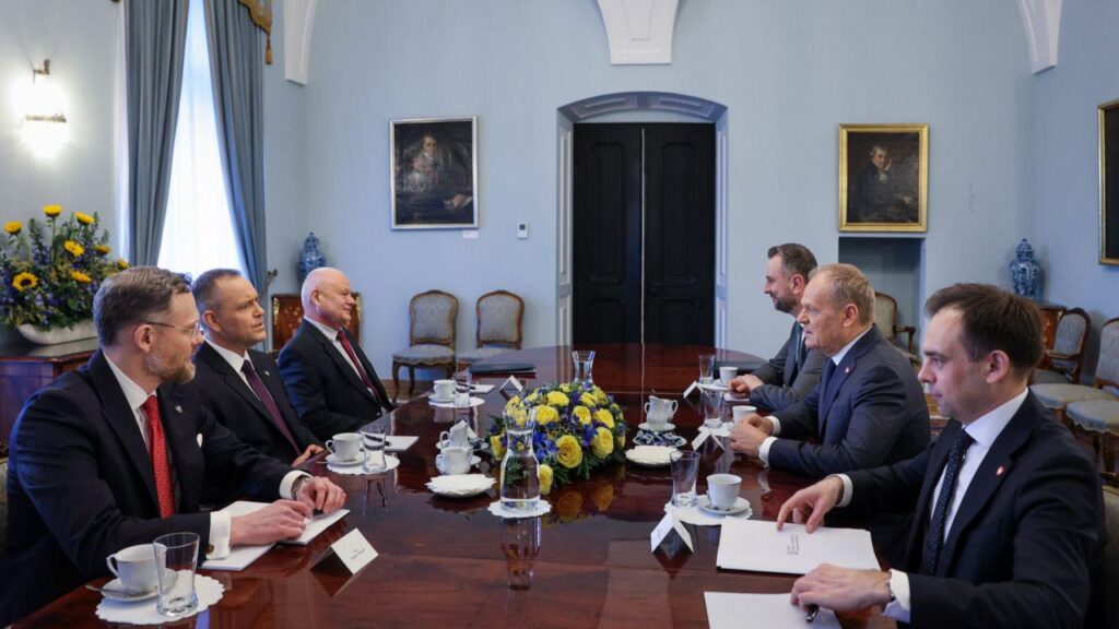 Nawrocki submits rival SAFE plan to parliament but holds off on veto