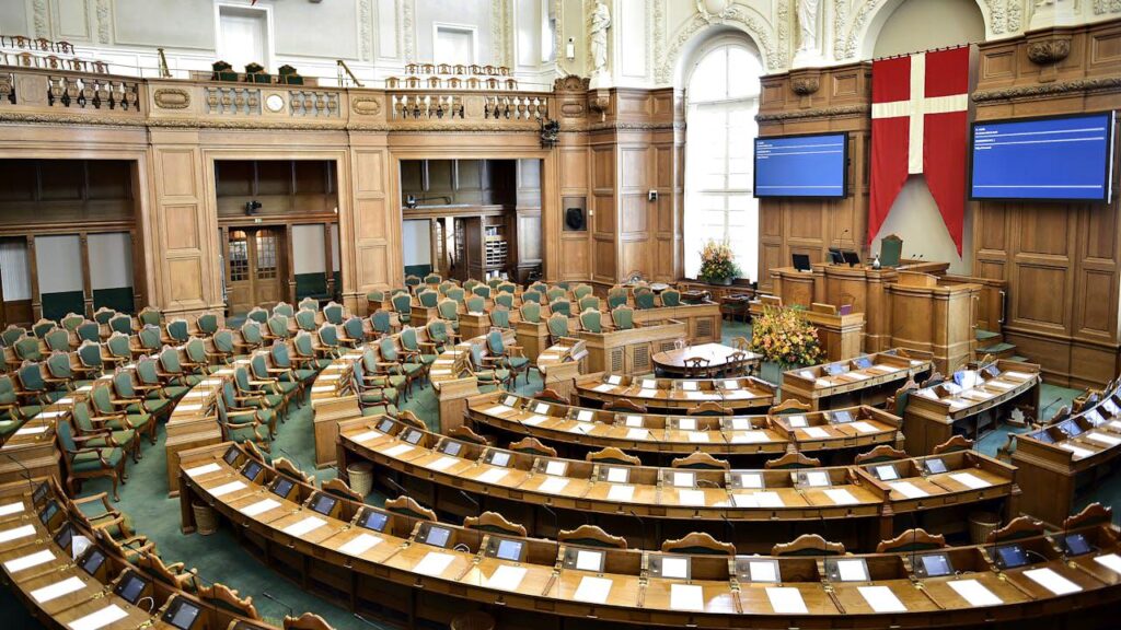 NOTE: All members of parliament and ministers elected after 1 January 2017 have the same retirement age as the rest of the population