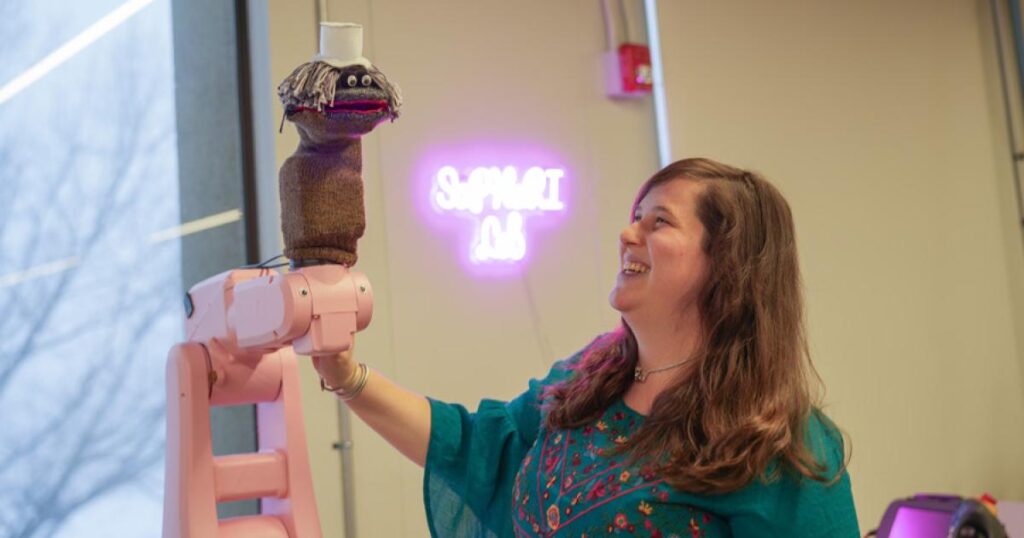 Studying human-robot interaction, CWRU researcher explores tech-enabled mental health support | CWRU Newsroom