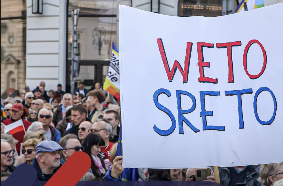 Thousands protest in Warsaw after Nawrocki vetoes Poland’s SAFE bill