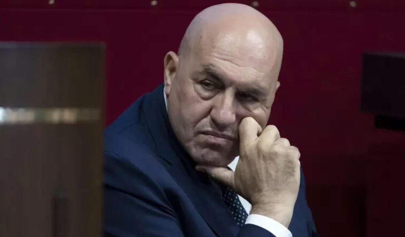 Guido Crosetto's version of his stay in Dubai doesn't add up