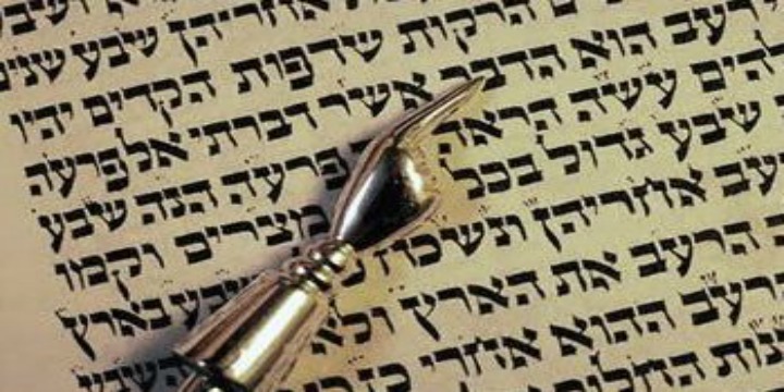 Poland Returns Jewish Religious Objects to Greece Stolen by Nazis During WWII
