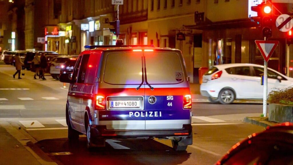 "I'm going to kill someone": knife attacker stabs escapee