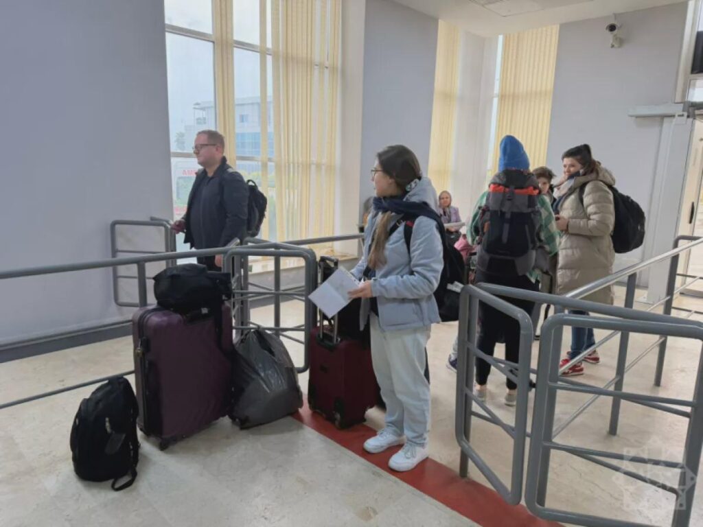 Azerbaijan evacuates Polish diplomats from Iran via Astara border crossing