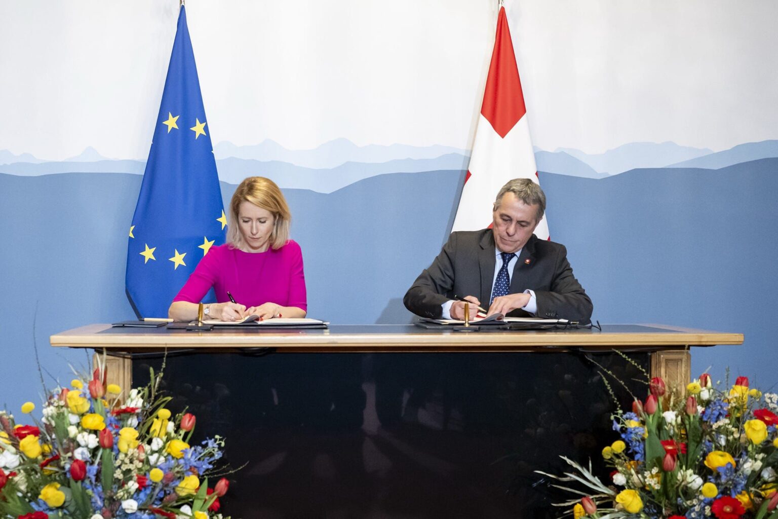 The EU and Switzerland sign a Joint Declaration on Strengthened Cooperation on Foreign and Security Policy and a Framework Participation Agreement