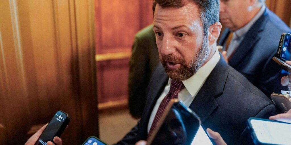 2 Dems defect to confirm Trump's pick to replace disgraced Kristi Noem at DHS